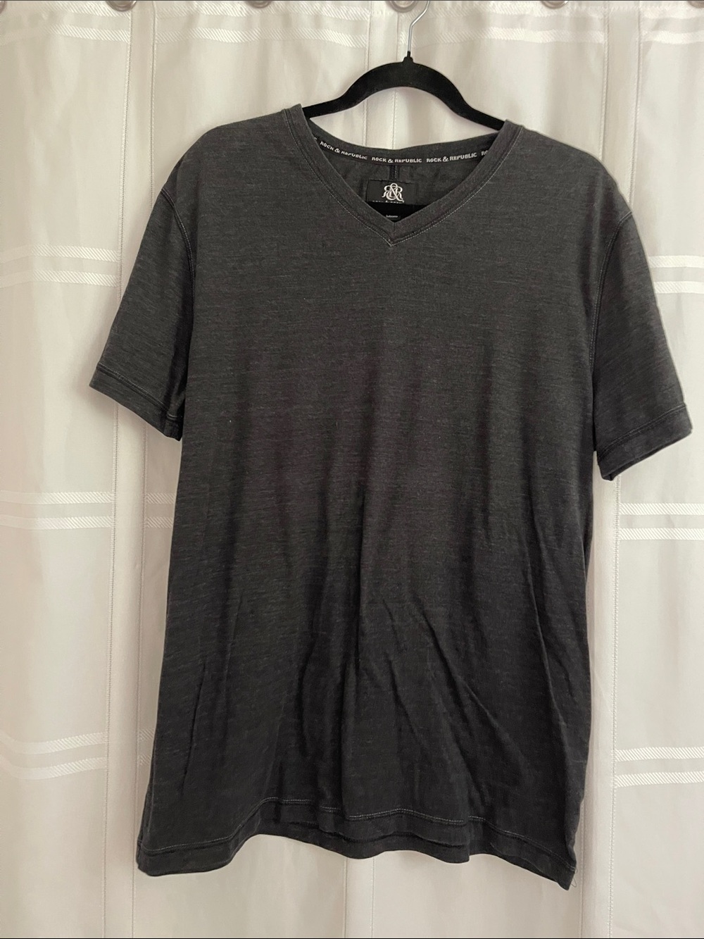 Rock & Republic Men's Black V-Neck Short Sleeve Tee